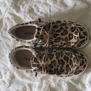 Outdoors Leopard Casual Shoe